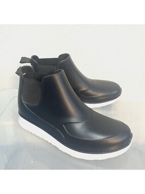 Capelli of New York Black Waterproof Chelsea Rain Boots with White Sole sz9